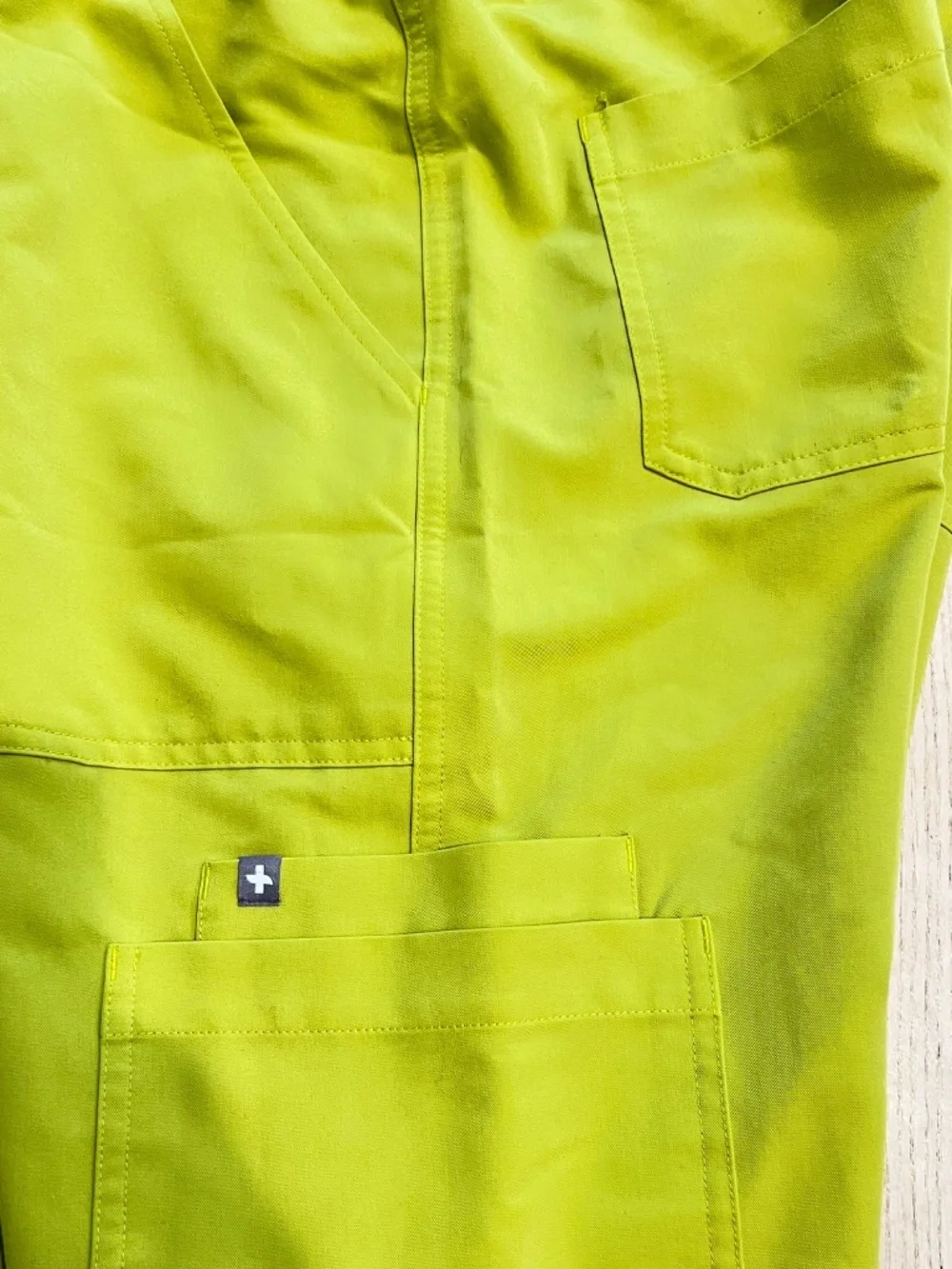 FIGS Men Small Short Cairo Cargo Scrub Pants Neon Yellow TM3001S medical uniform